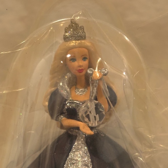 SOLDHallmark Holiday Barbie keepsake ornament, Barbie as The Millennium Princess - Picture 6 of 13